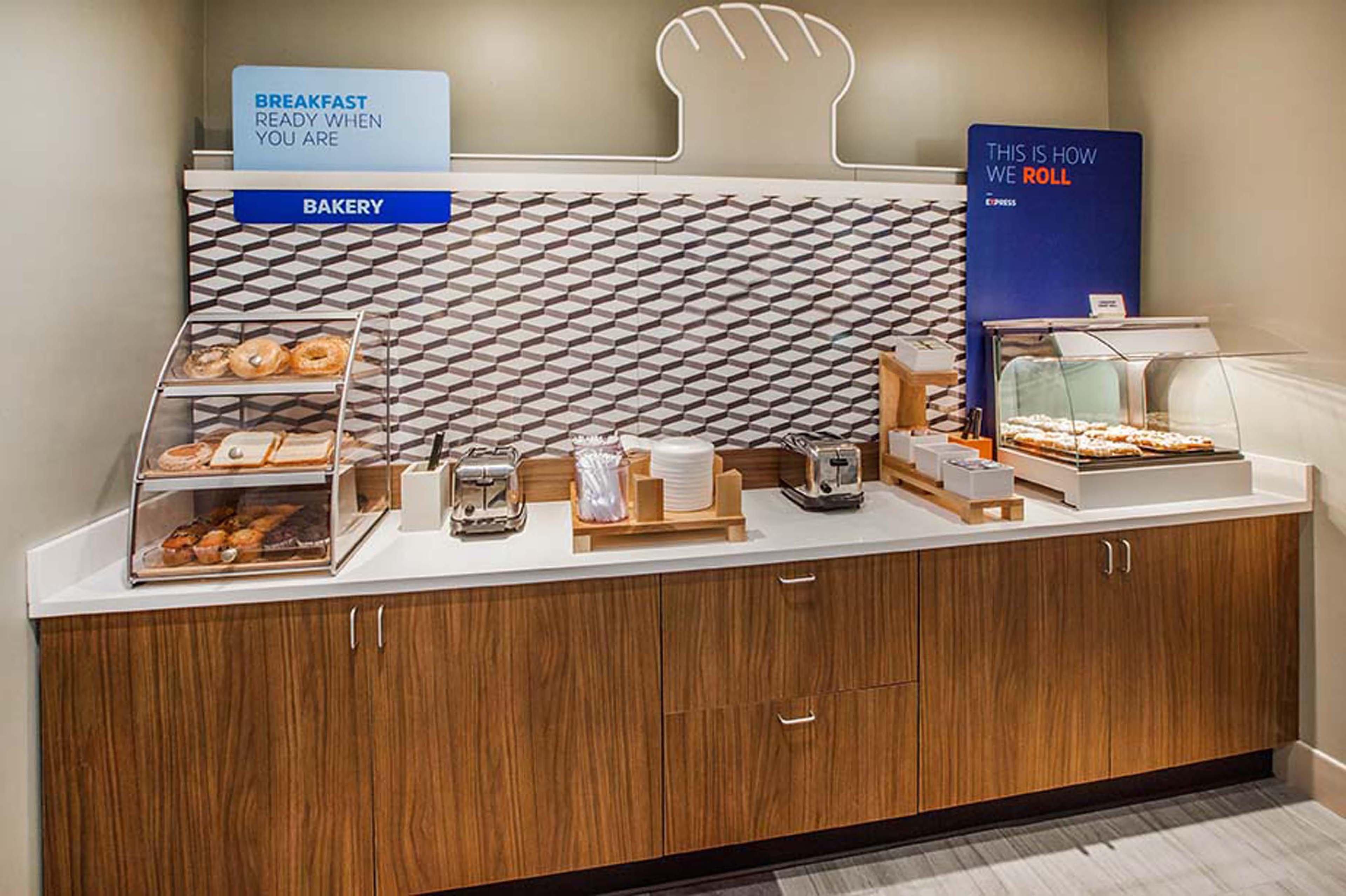 Holiday Inn Express Hotel & Suites Wichita Airport By Ihg Extérieur photo